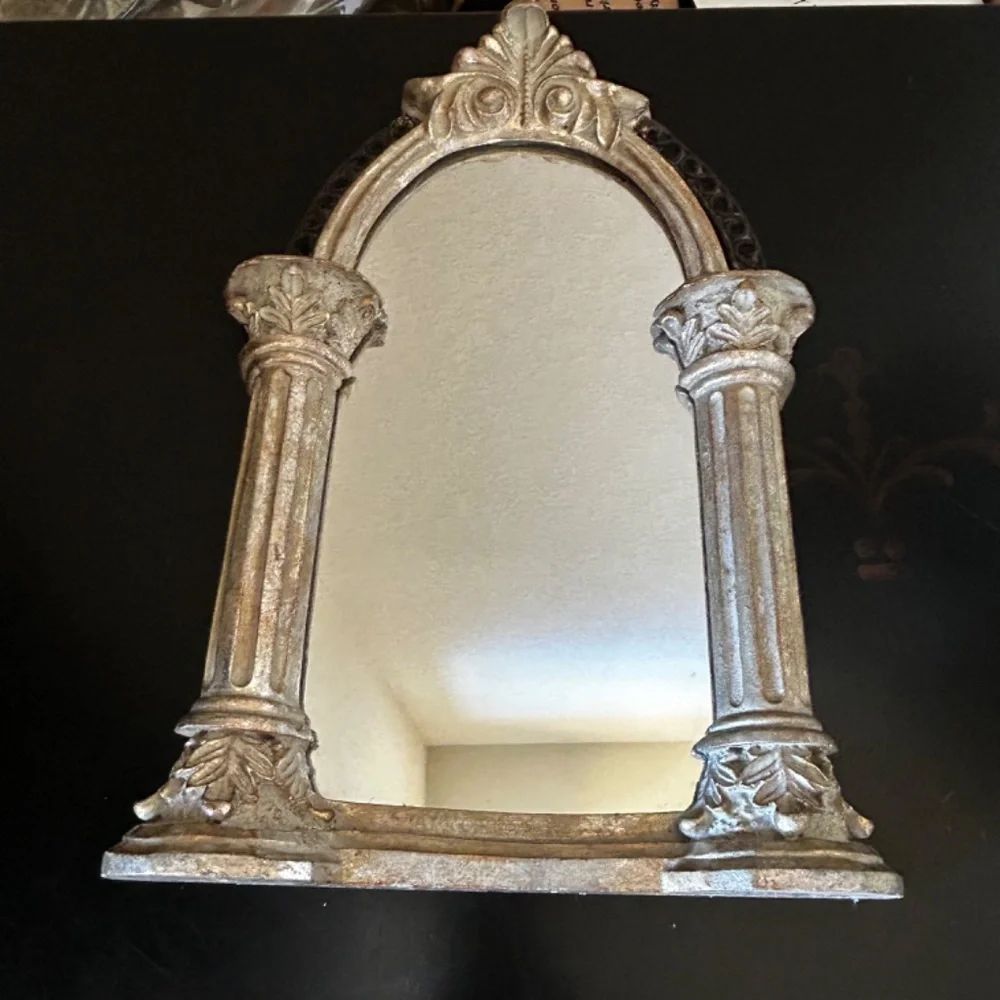 Wall Decorative Hanging Mirror. Vintage.